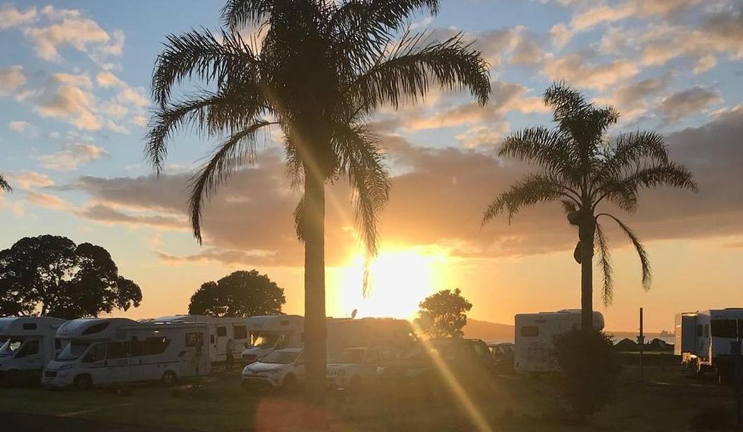 Takapuna Beach Holiday Park Оукланд Екстериор снимка